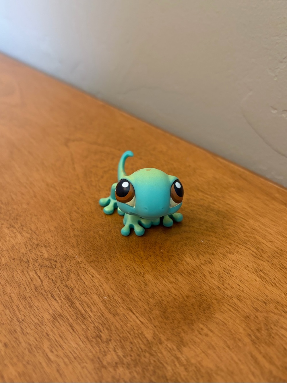 Littlest Pet Shop Gecko #111 “Get Better Center” Set
